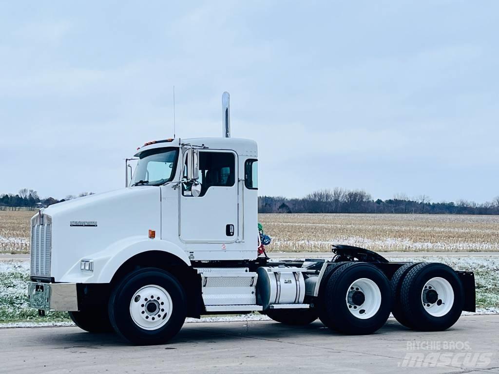 Kenworth T 800 Conventional Trucks / Tractor Trucks