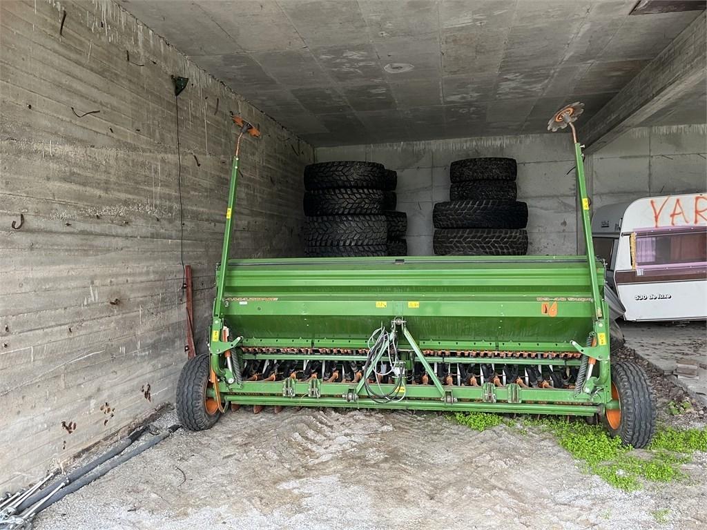 Amazone D9-40 Super Farm Drills