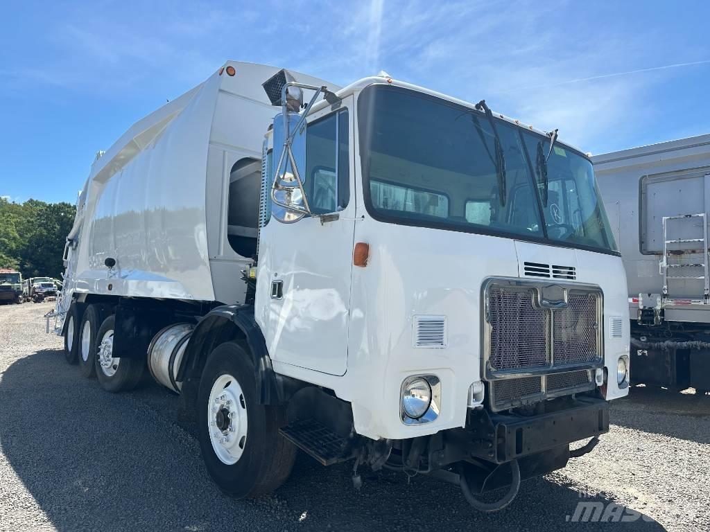 Autocar 32 Yd Garbage Trucks / Recycling Trucks