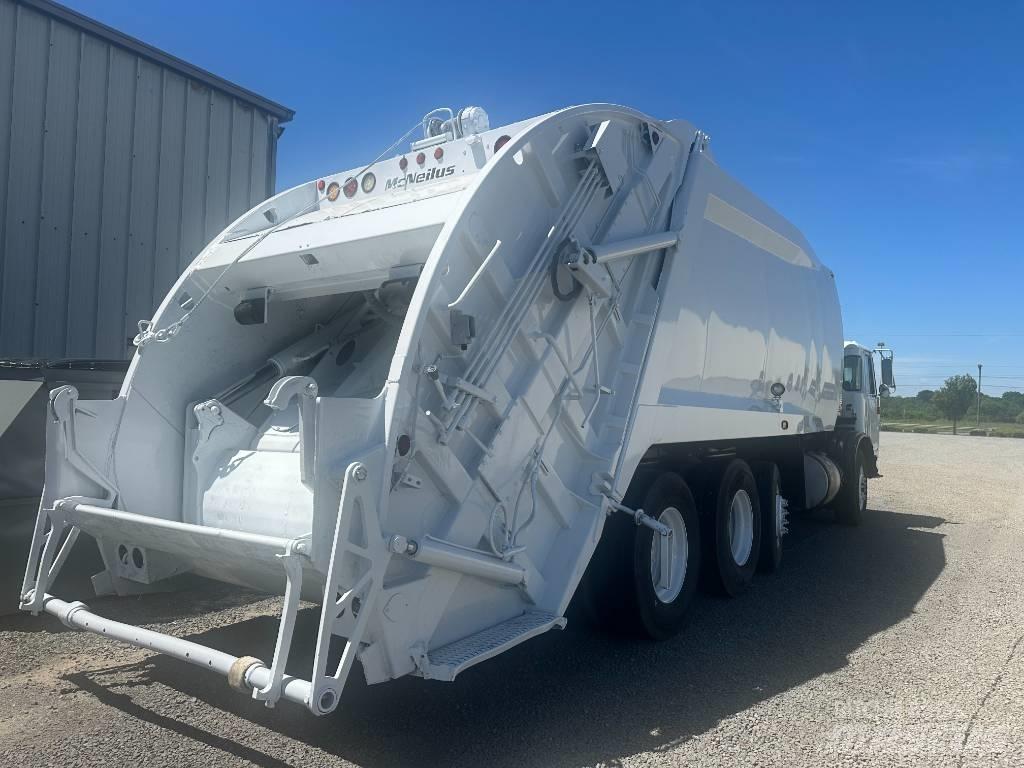 Autocar 32 Yd Garbage Trucks / Recycling Trucks