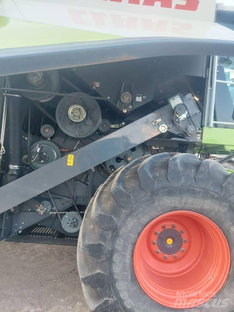 CLAAS Lexion 670 Combine Harvesters