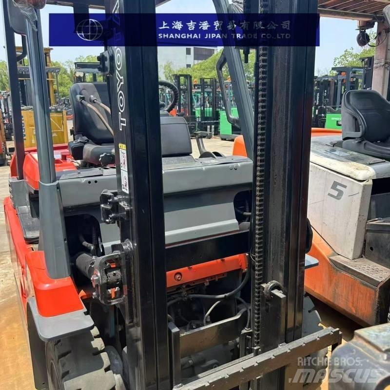 Toyota 15 Electric Forklifts