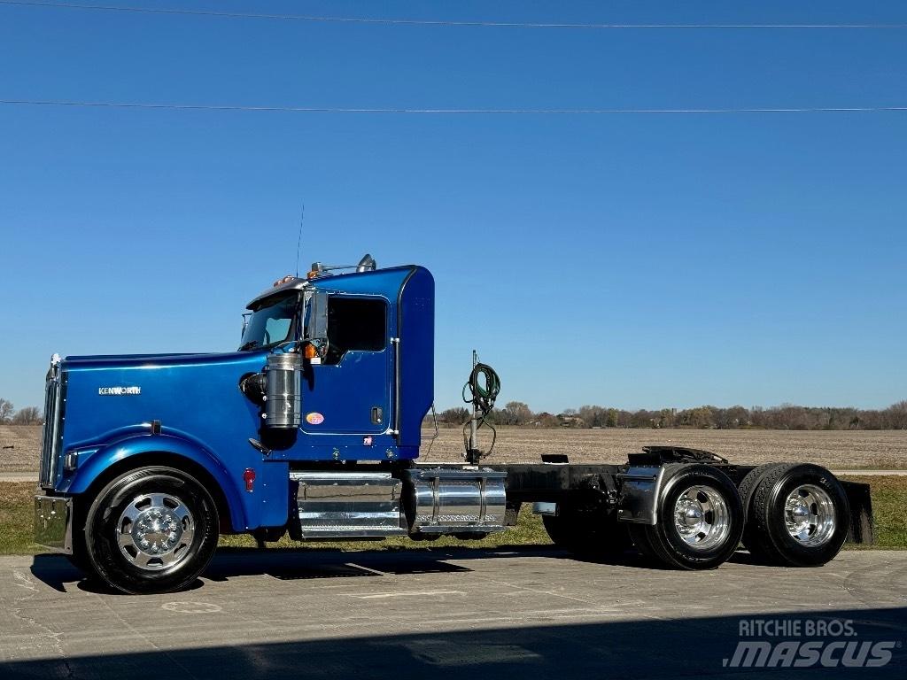 Kenworth W900 Conventional Trucks / Tractor Trucks