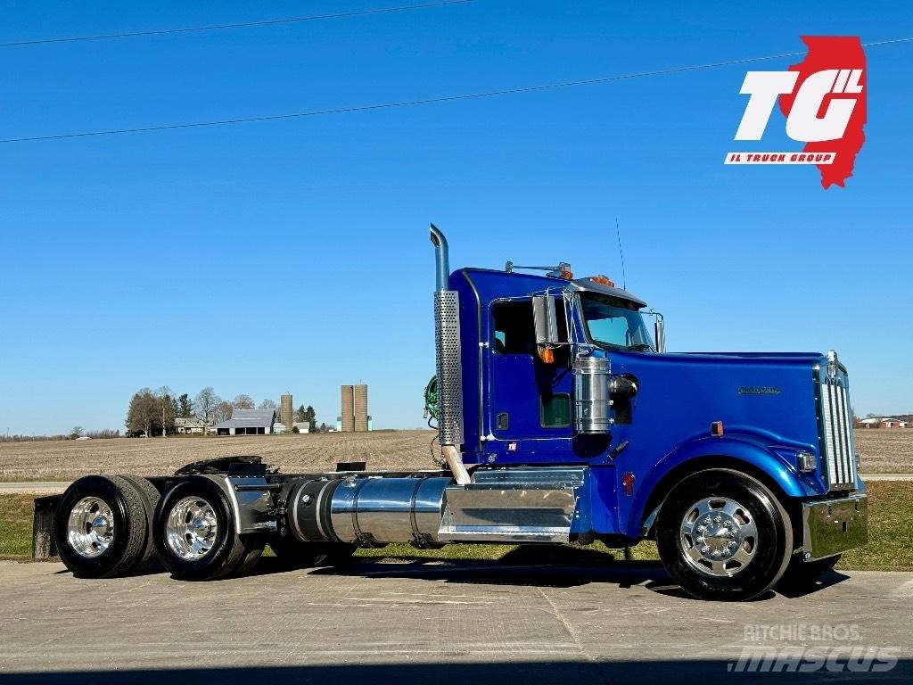 Kenworth W900 Conventional Trucks / Tractor Trucks
