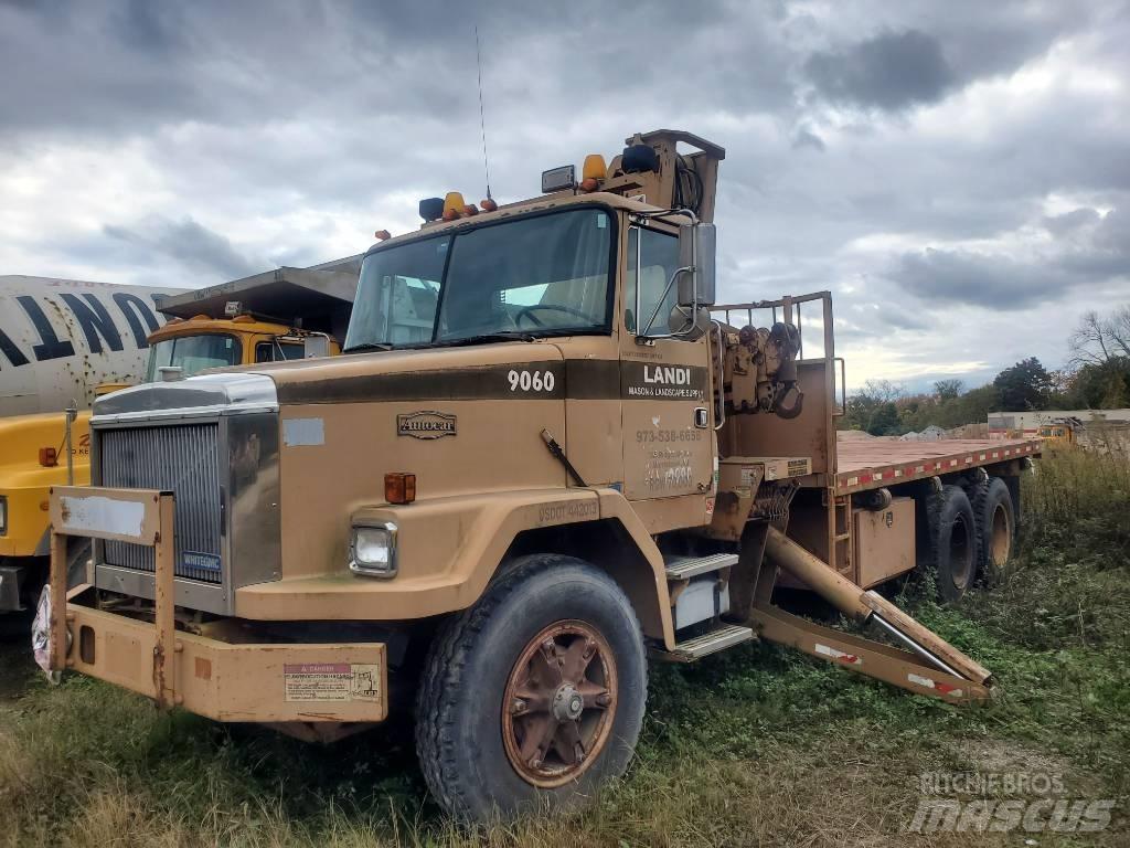 Autocar WHITE ACL64B Boom / Crane / Bucket Trucks