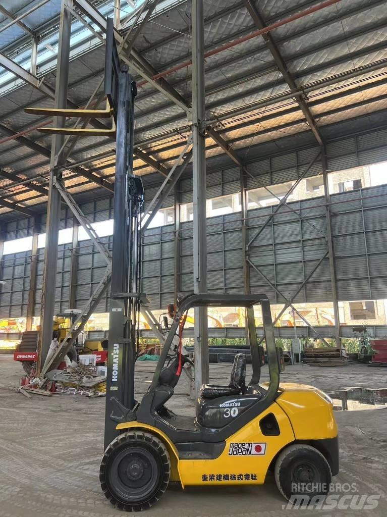 Komatsu FD 30 T-17 Diesel Forklifts
