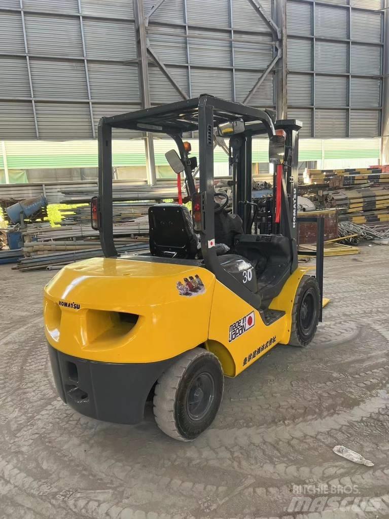 Komatsu FD 30 T-17 Diesel Forklifts