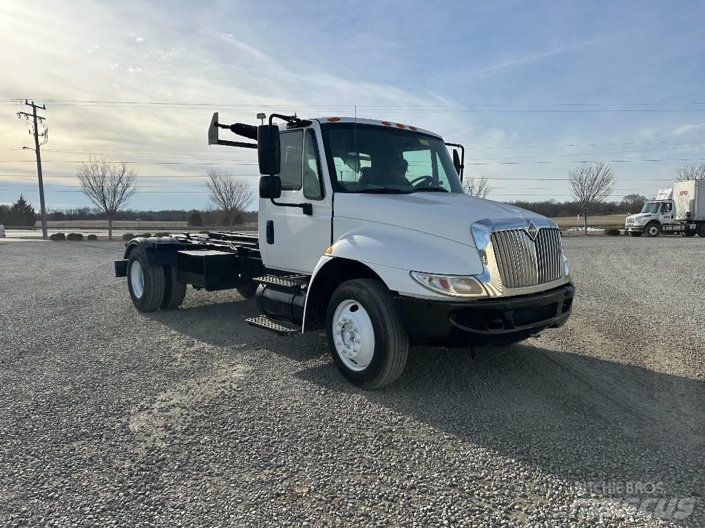 International 4400 Garbage Trucks / Recycling Trucks