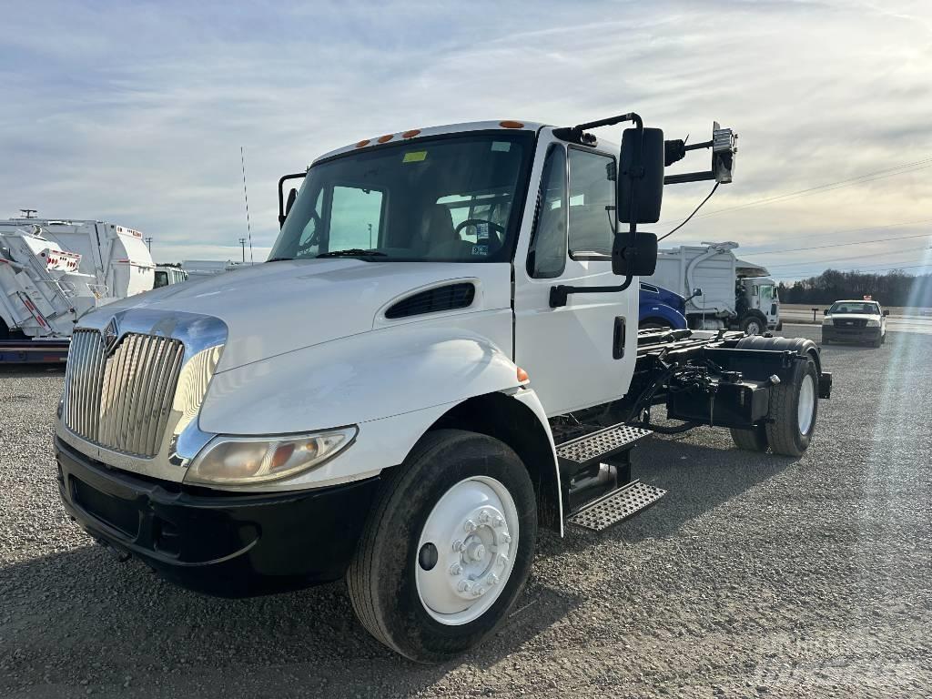 International 4400 Garbage Trucks / Recycling Trucks