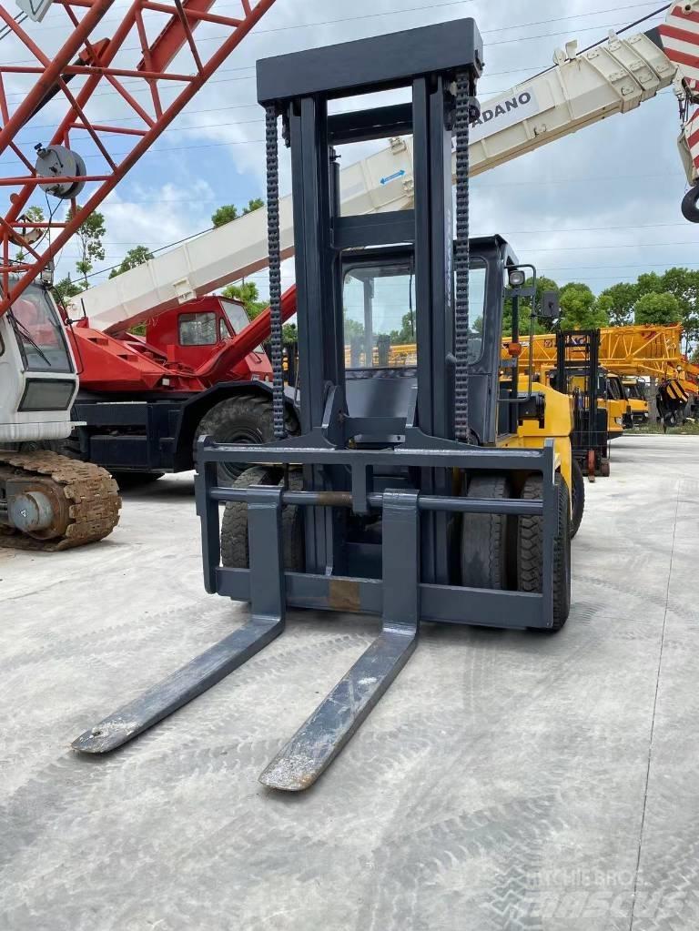 Komatsu FD 160 Diesel Forklifts