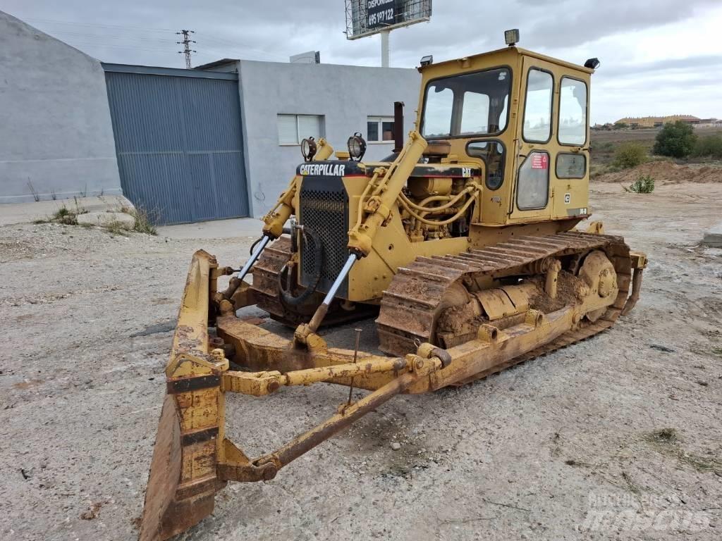 CAT D 4 D Crawler dozers