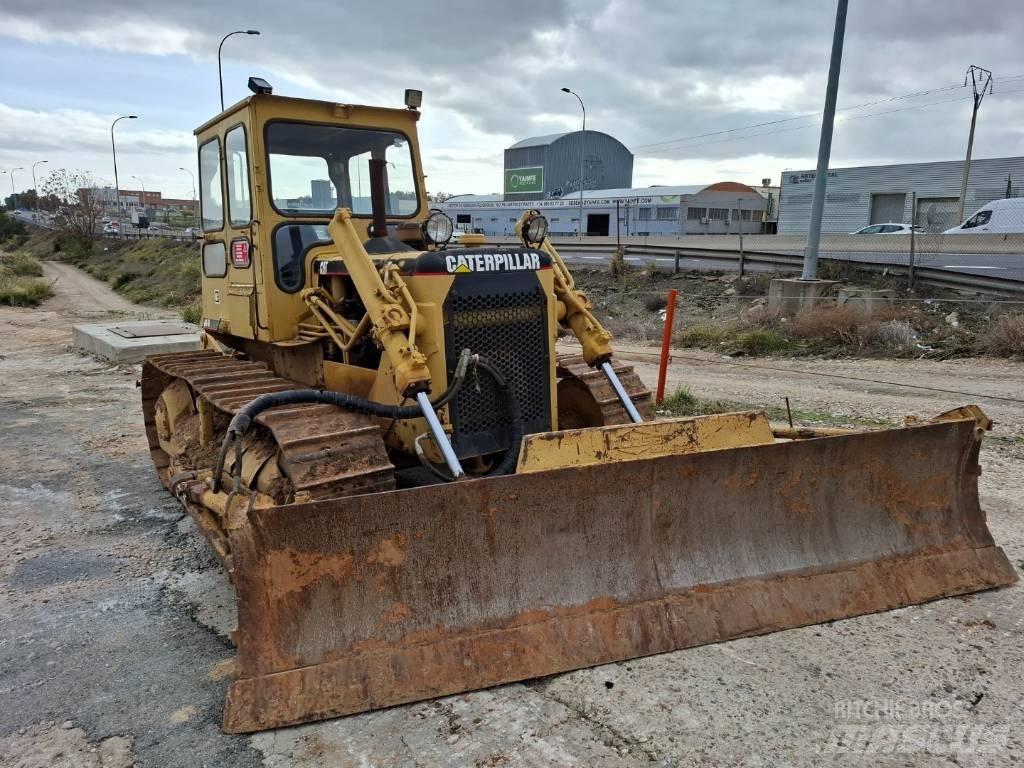 CAT D 4 D Crawler dozers