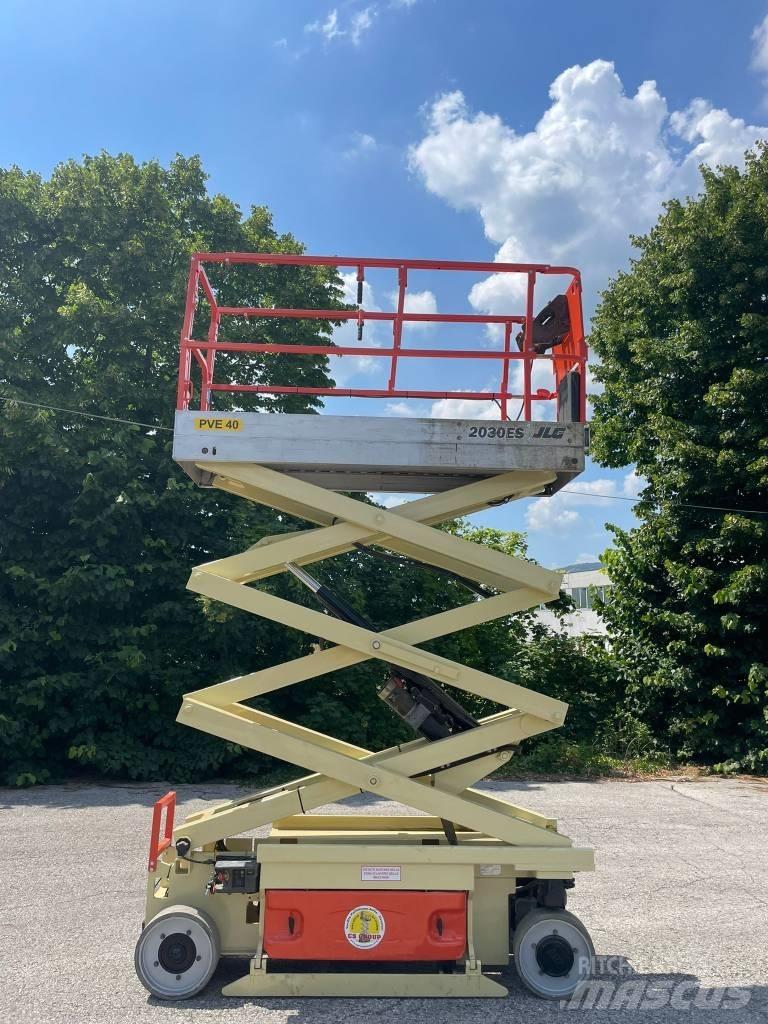 JLG 2030 ES Scissor Lifts