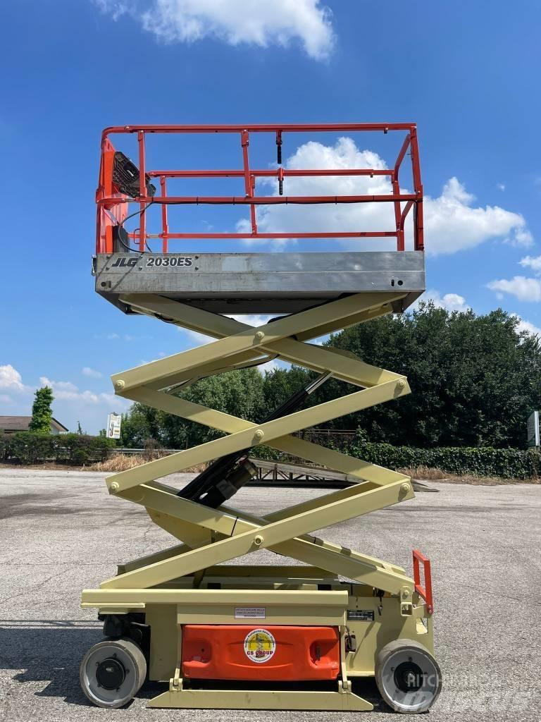 JLG 2030 ES Scissor Lifts