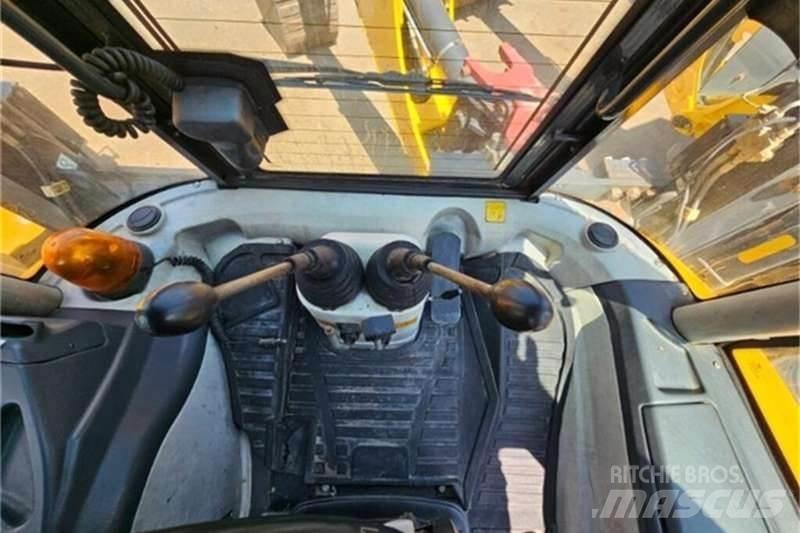 Dezzi CMI 4X4 TLB Backhoe Loaders