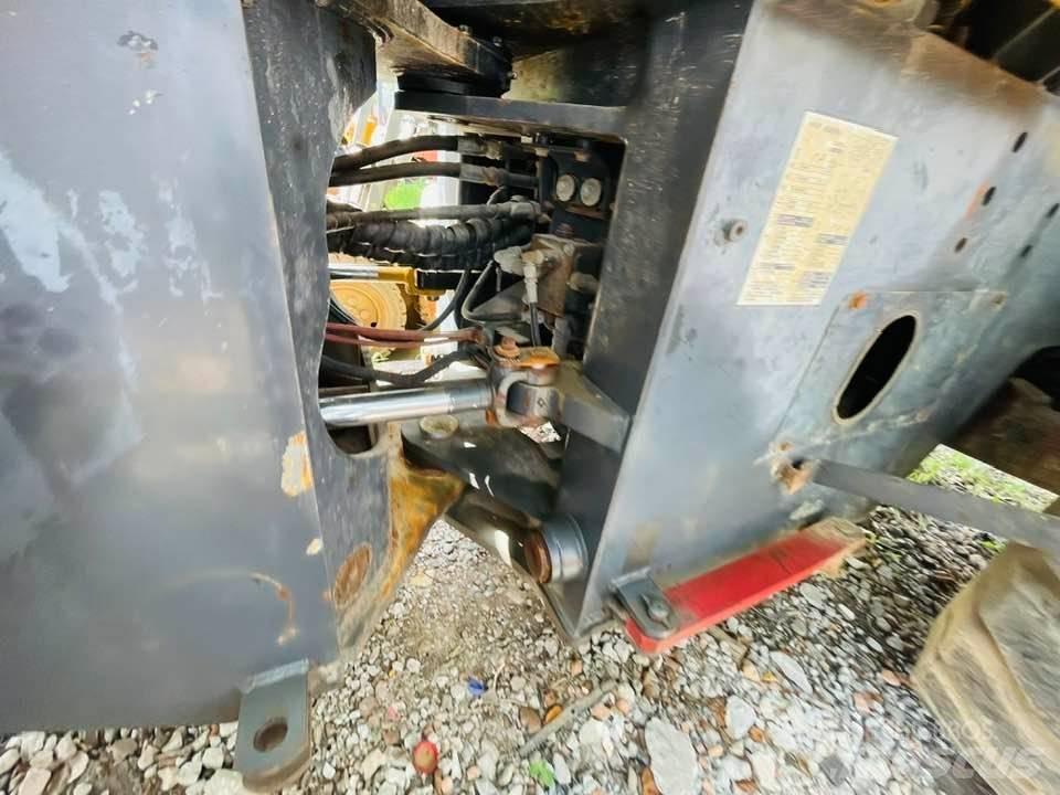 Komatsu WA320 Wheel Loaders