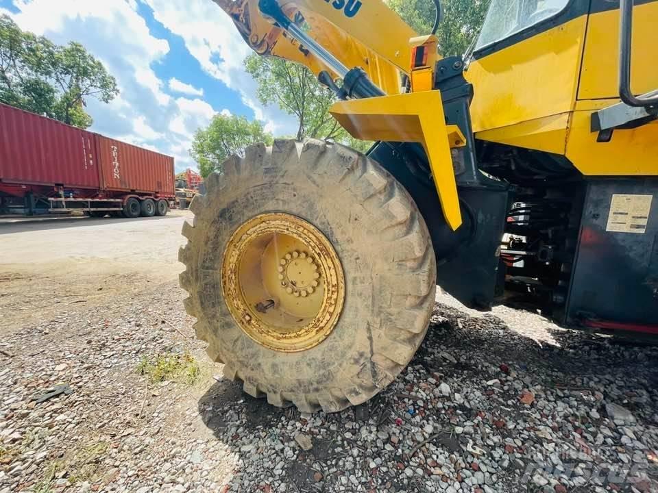 Komatsu WA320 Wheel Loaders