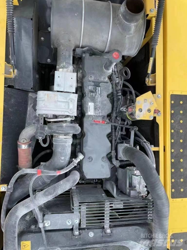 Komatsu PC220-8 Crawler Excavators