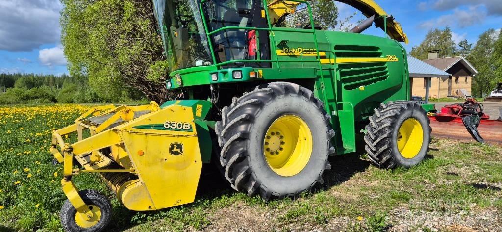 John Deere 7300 Foragers