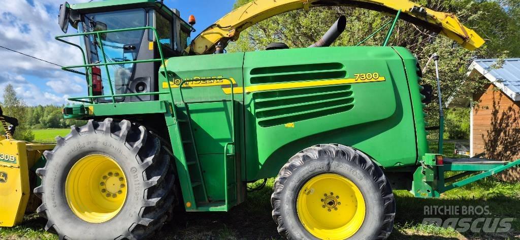 John Deere 7300 Foragers