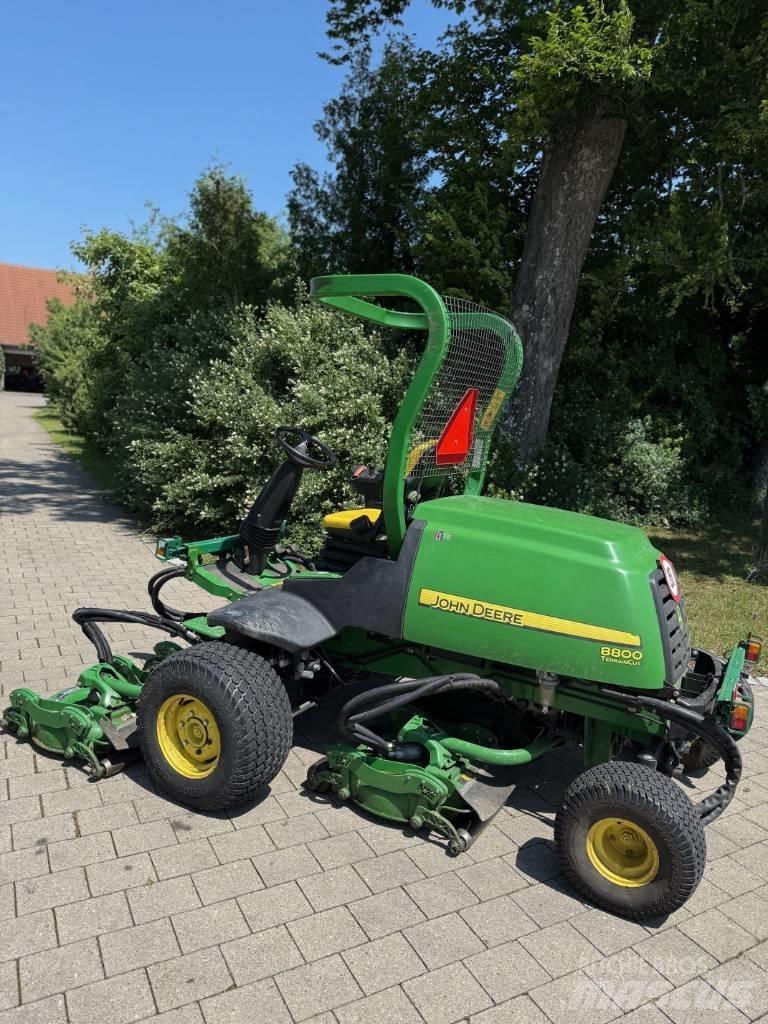 John Deere 8800 Riding mowers