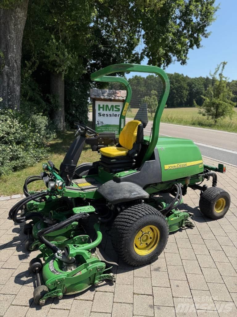 John Deere 8800 Riding mowers