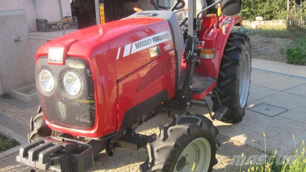 Massey Ferguson 1529 Tractors