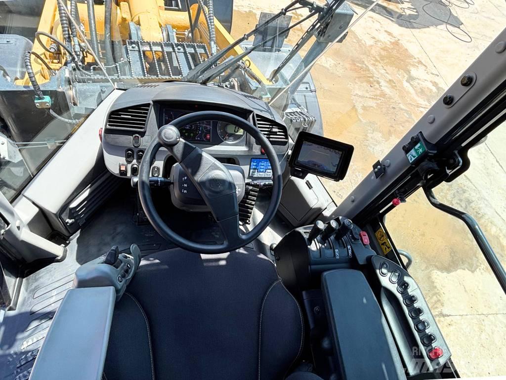 Komatsu WA380-8E0 Wheel Loaders
