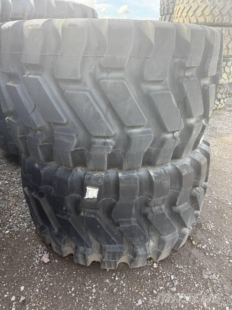 Goodyear 750/65R25 Tires, wheels and rims