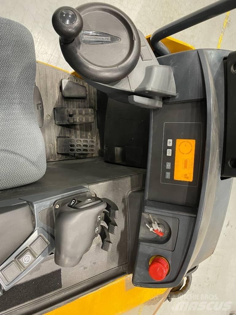Jungheinrich ETV 216 Reach trucks