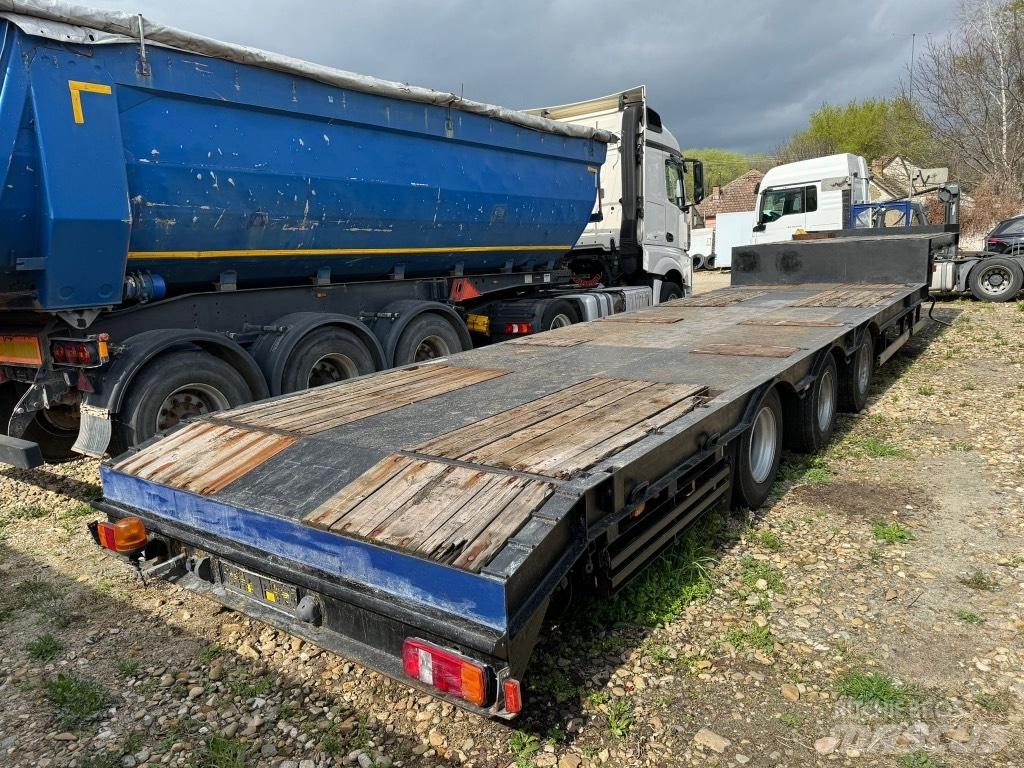 Möslein ST 3 Lowboy Trailers