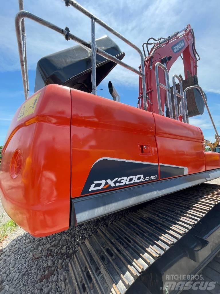 Doosan DX 300 LC Crawler excavators