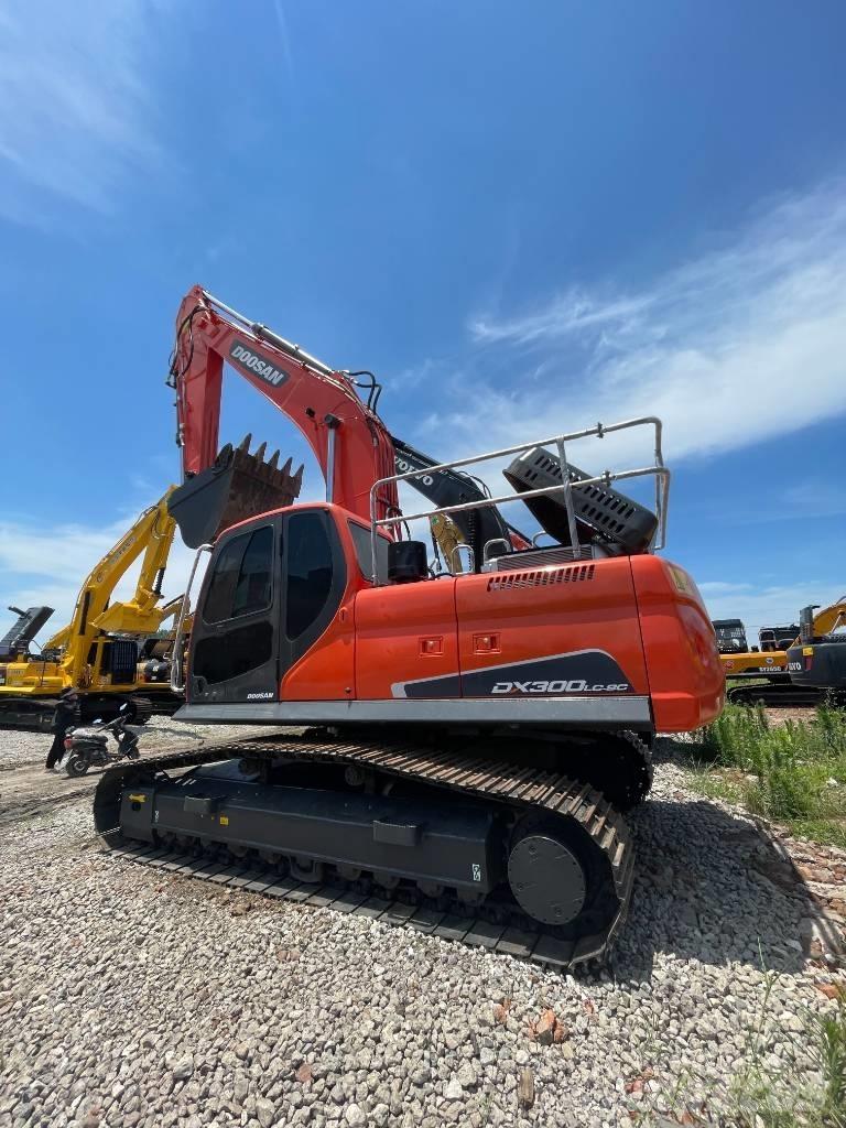 Doosan DX 300 LC Crawler excavators