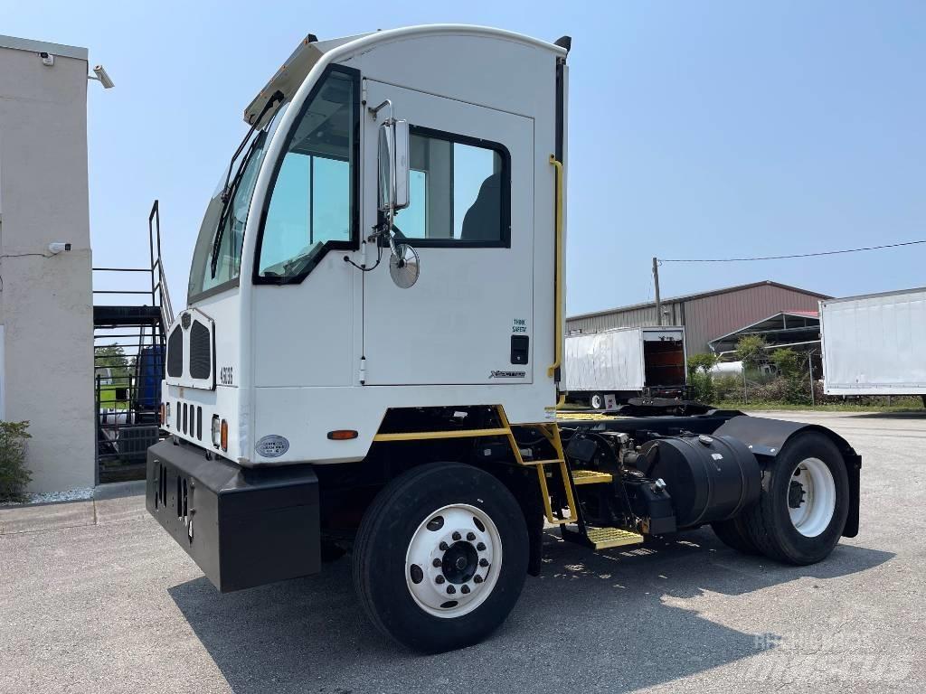 Autocar ACTT 42 Shunt Trucks