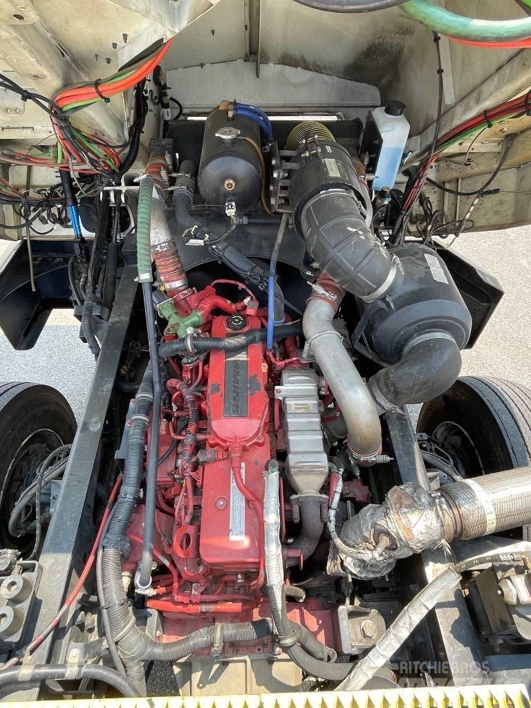 Autocar ACTT 42 Shunt Trucks