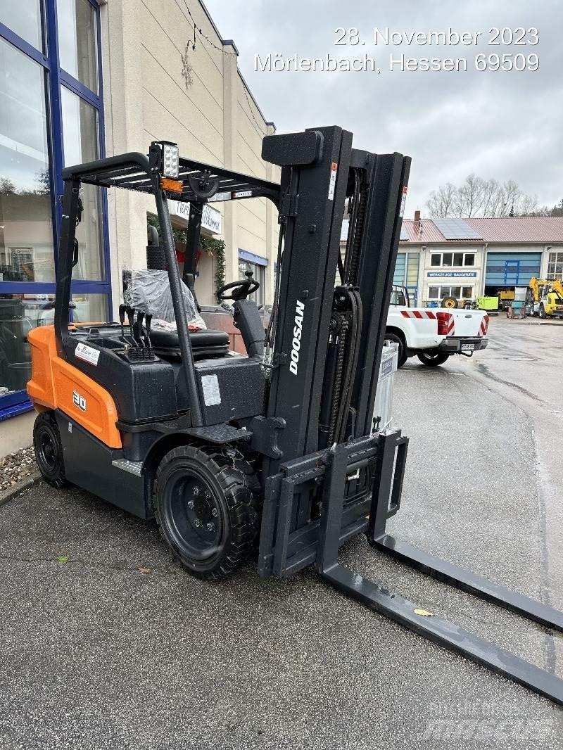 Doosan D30NXS Diesel Forklifts