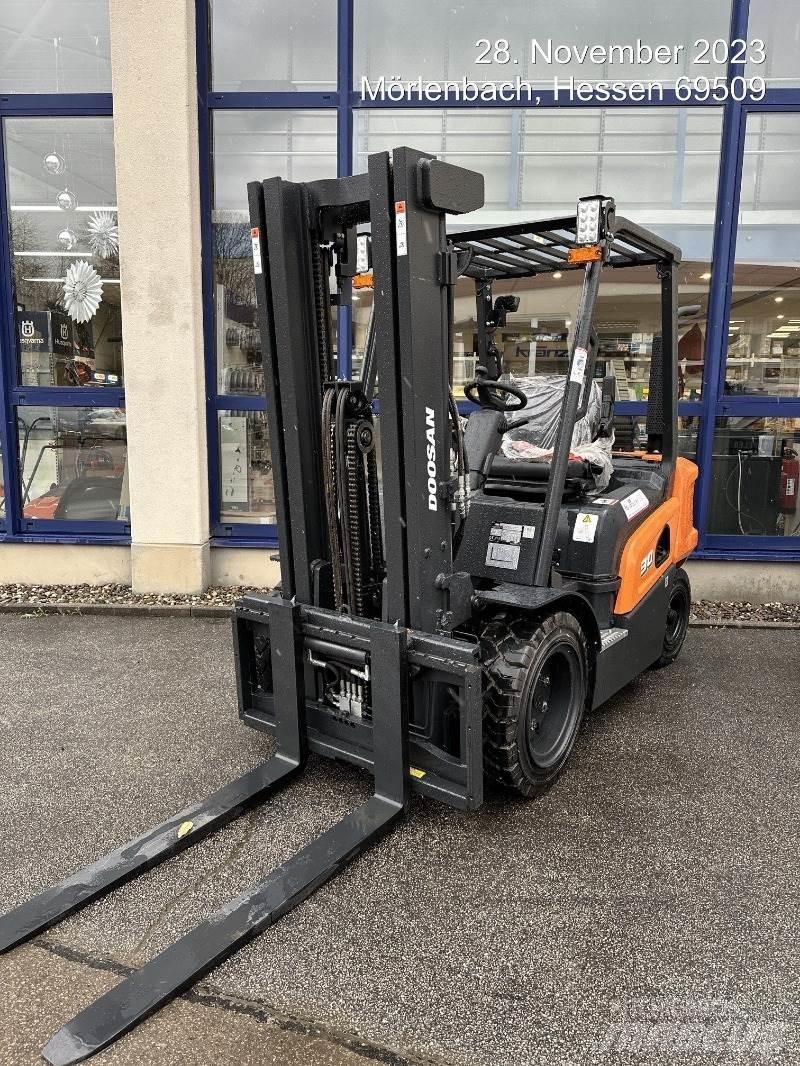 Doosan D30NXS Diesel Forklifts