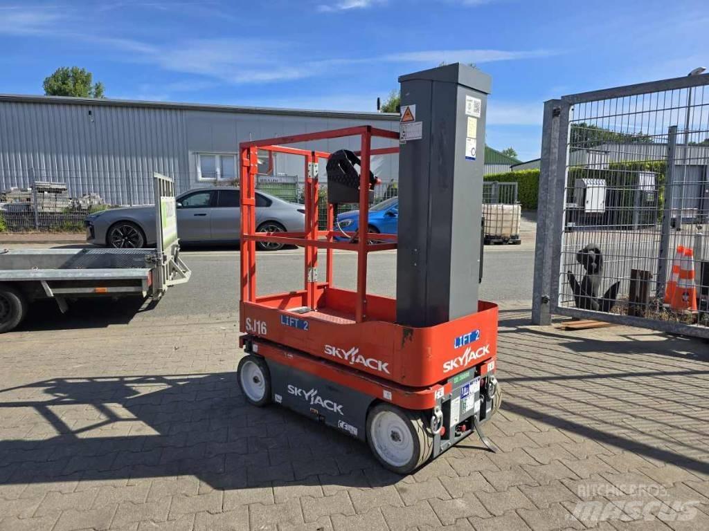 SkyJack SJ 16 Vertical mast lifts