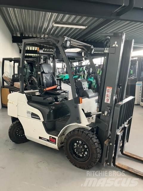 Mitsubishi FD25N3 Diesel Forklifts