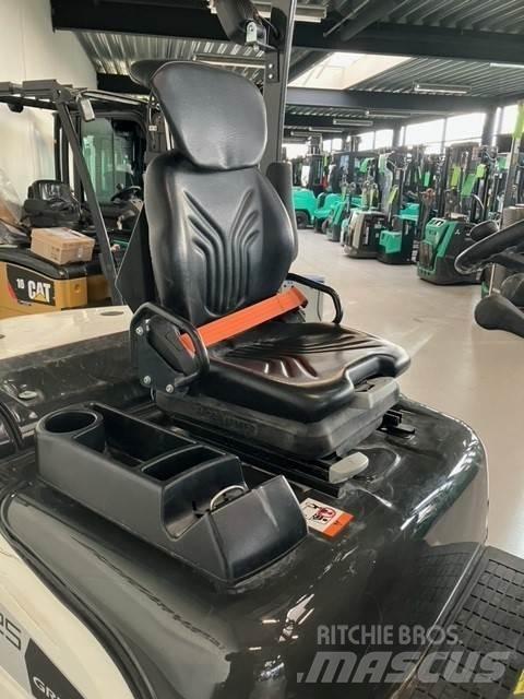 Mitsubishi FD25N3 Diesel Forklifts