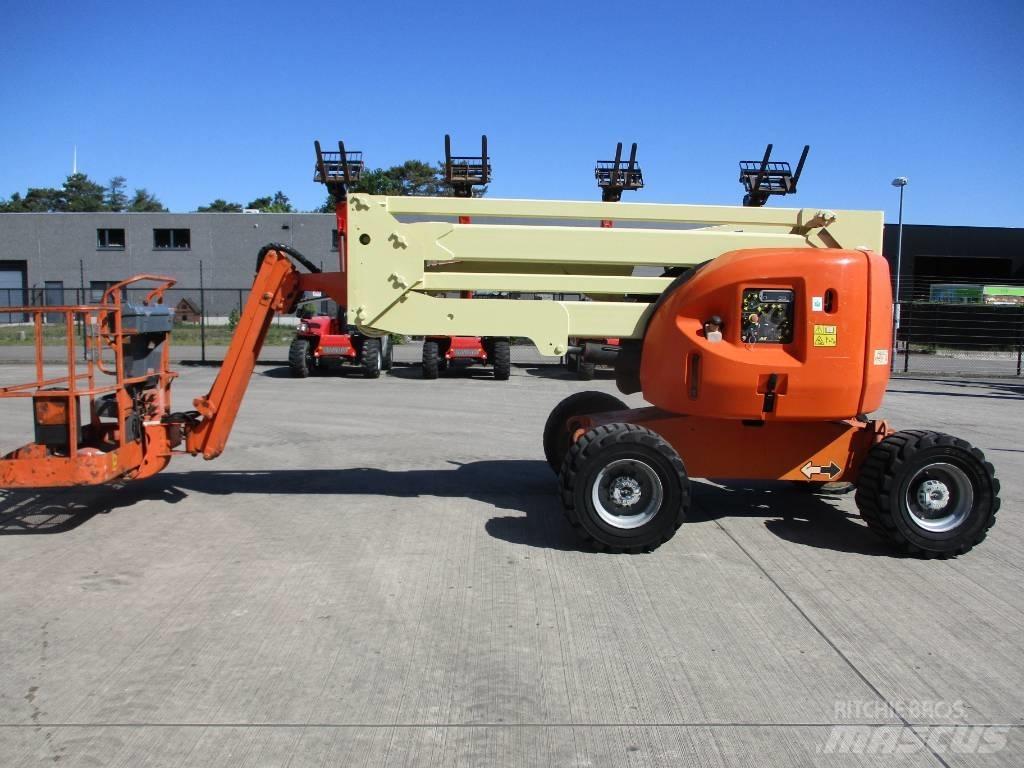 JLG 450 AJ (895) Compact self-propelled boom lifts