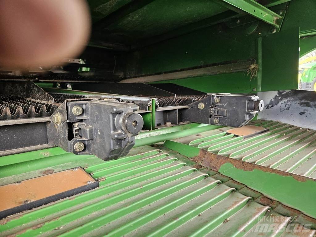 John Deere T560I Combine Harvesters