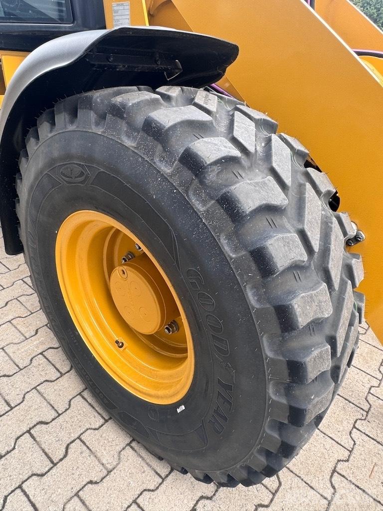 CAT 908 Wheel Loaders