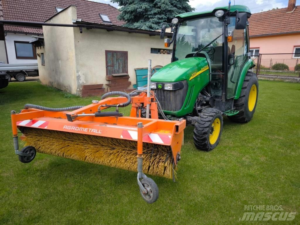 John Deere 3720 Compact tractors