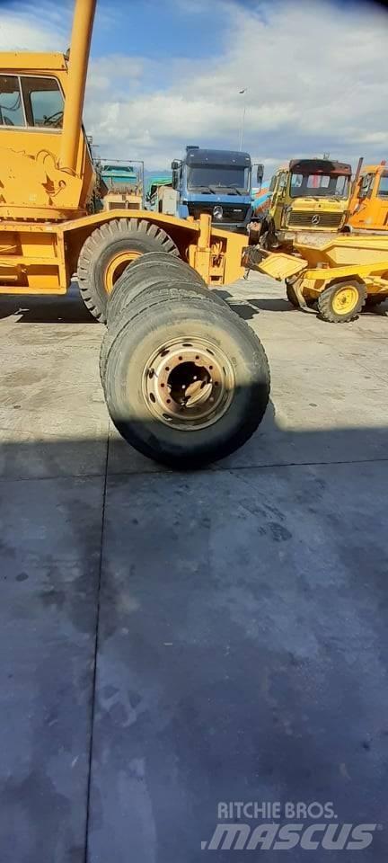 Bridgestone 13R22.5 Tires, wheels and rims