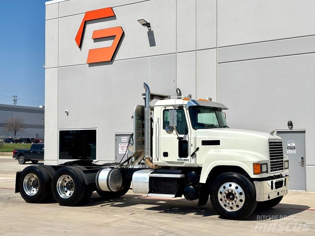 Mack CHU 613 Conventional Trucks / Tractor Trucks