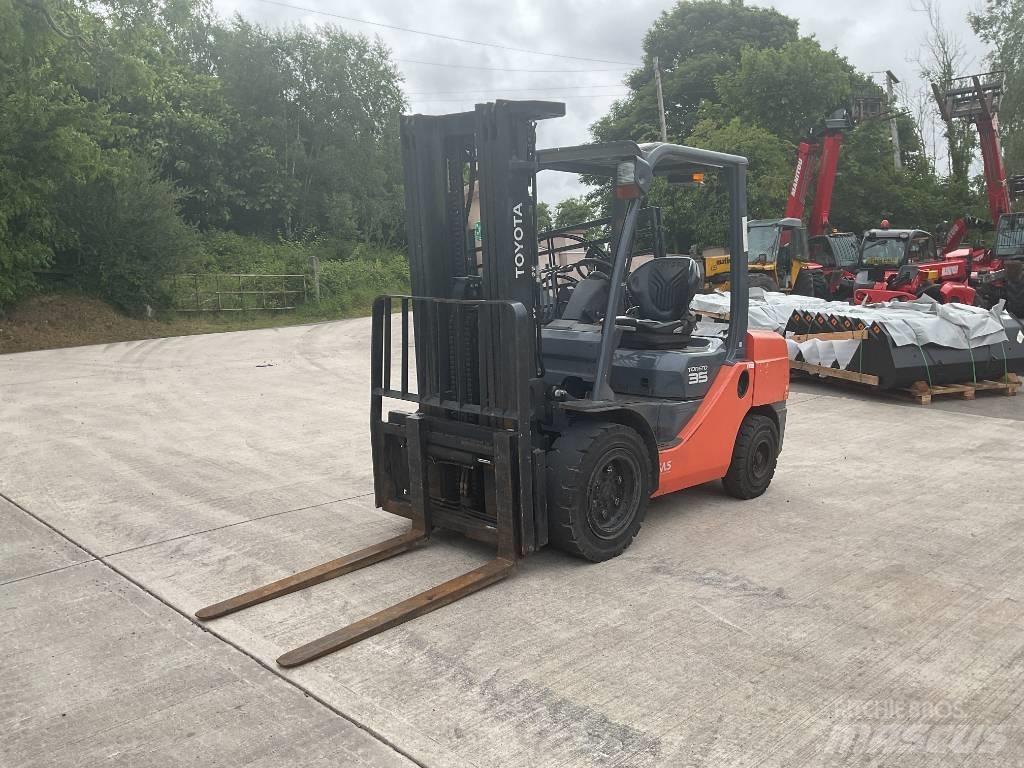 Toyota 02-8 FDJF 35 Diesel Forklifts