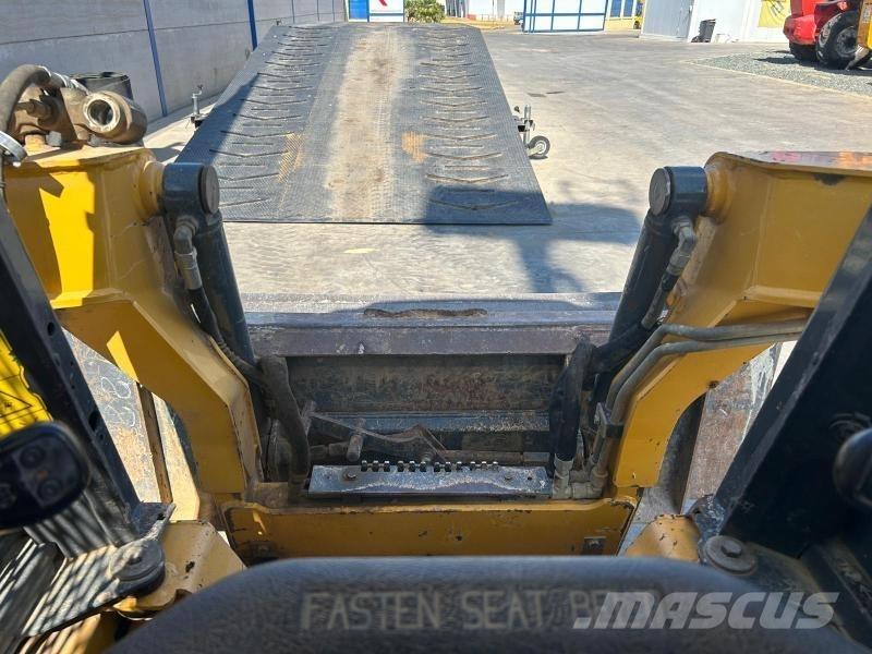 Gehl SR135 Mini Loader