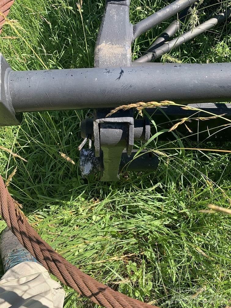 American  Booms and dippers