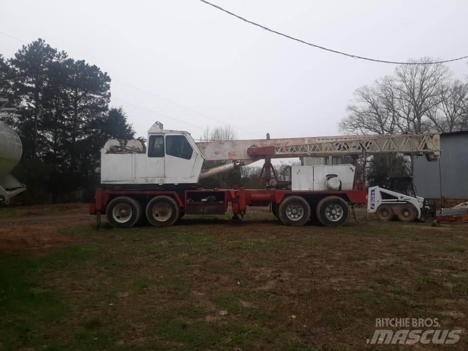 Bucyrus-Erie 30-XC Mobile and all terrain cranes